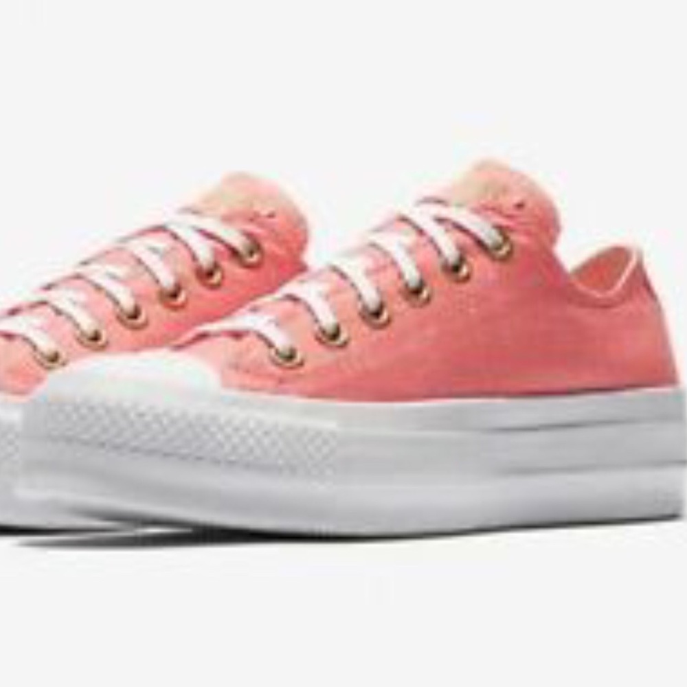 NWT CONVERSE CTAS LIFT OX PLATFORM SHOES WOMEN
